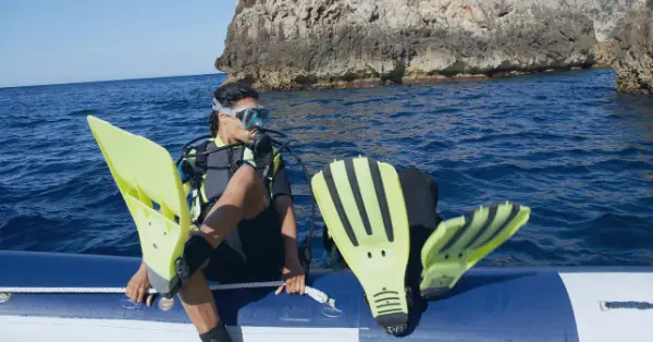 why do divers fall backwards off boats into the water
