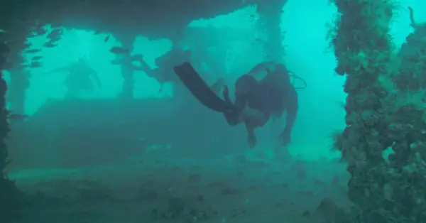 wreck scuba diving