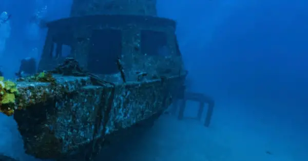 shipwreck diving phuket - harruby liveaboard